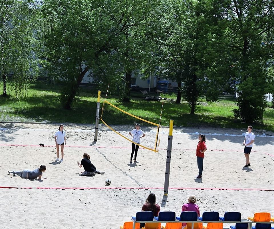 Zaproszenie na boisko plażowe