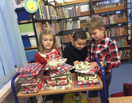 "Wypożycz sobie prezent na święta"- akcja biblioteki szkolnej